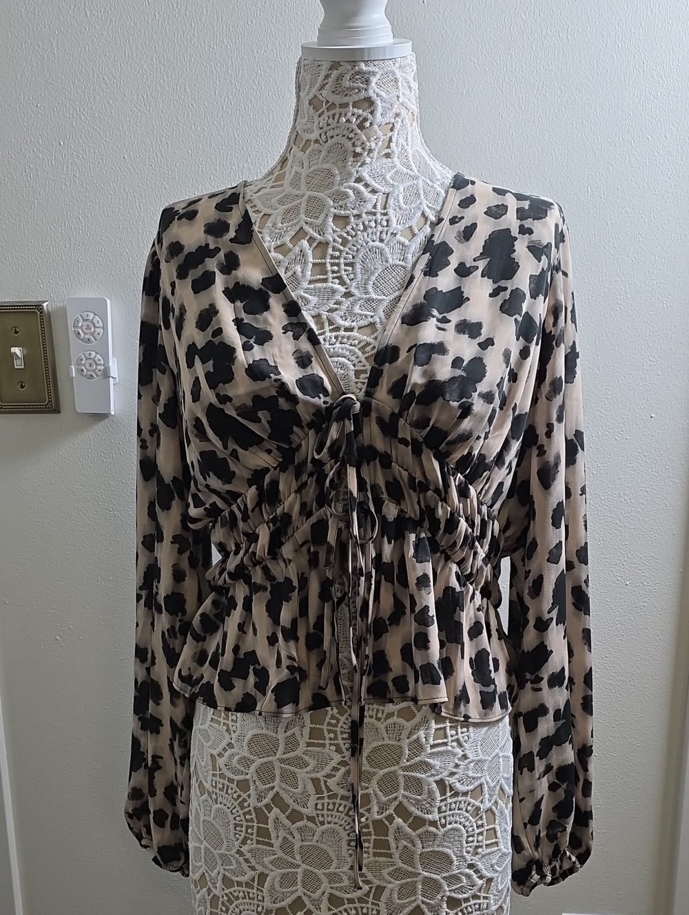 Express NWT Women’s Beige and Black Animal Print Tie-Front Blouse L